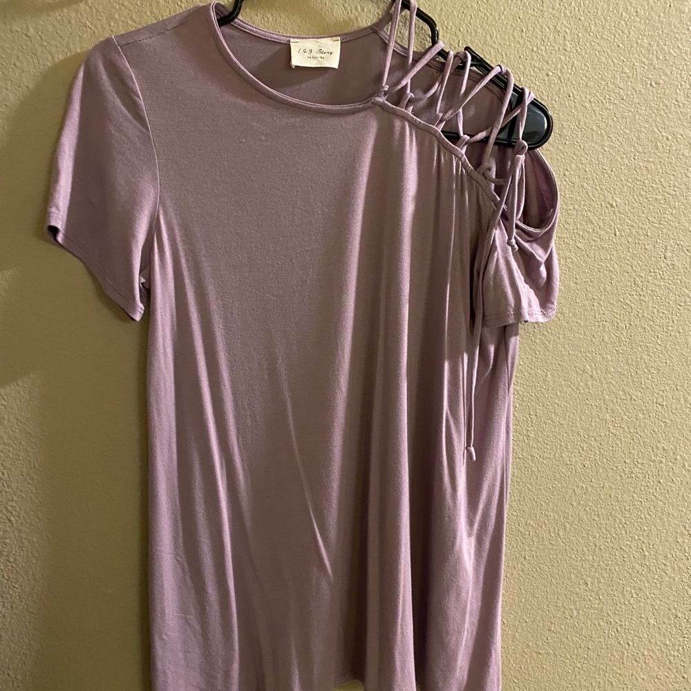 Tied shoulder tee
